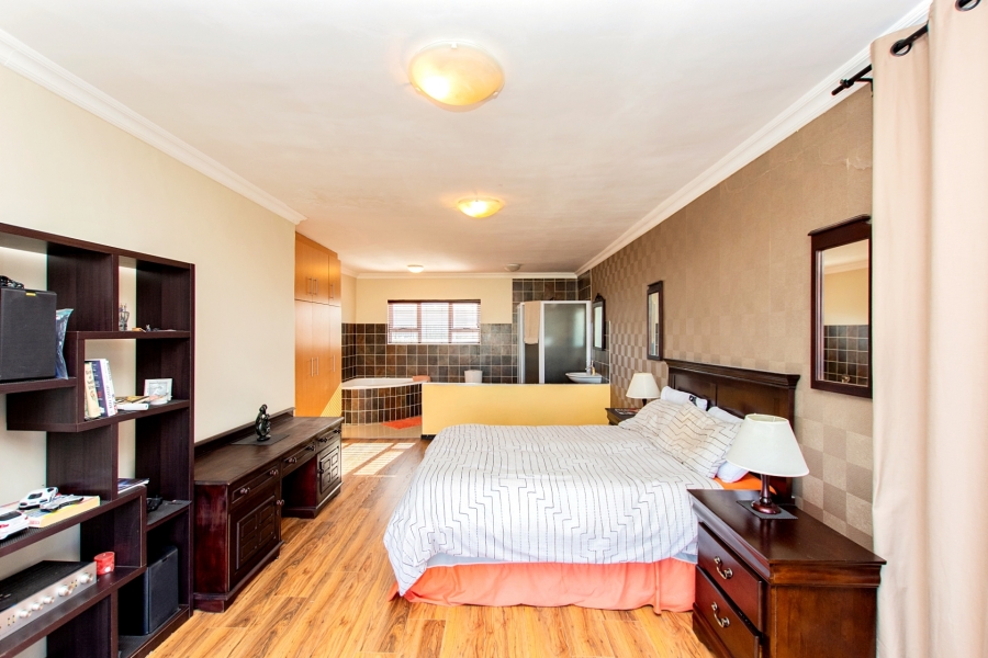 To Let 4 Bedroom Property for Rent in Yzerfontein Western Cape